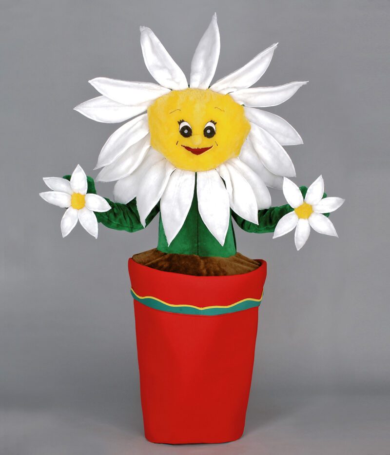 Notre mascotte “Marguerite” s’épanouit dans son petit pot, fière de ses pétales blancs et de son cœur jaune lumineux. Elle incarne la douceur, la nature et l’optimisme.