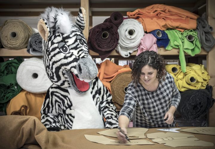FRANCE - PUY DE DOME - CHABRELOCHE - 17/11/22 - AUVERGNE JOUET. Dernier fabricant Francais de mascotte en peluche ayant resiste a la concurrence asiatique. - Photographie deÊJerome CHABANNE / Hans Lucas
